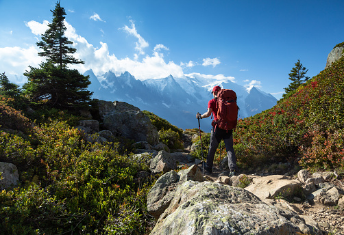 Viaggi per Single Over 50: motivi, vantaggi, destinazioni e sicurezza