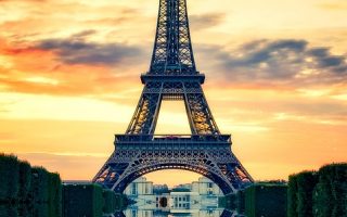 Quanto è alta la Tour Eiffel ?