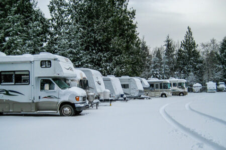 Viaggiare in camper in inverno: quali regole seguire