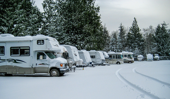 Viaggiare in camper in inverno: quali regole seguire
