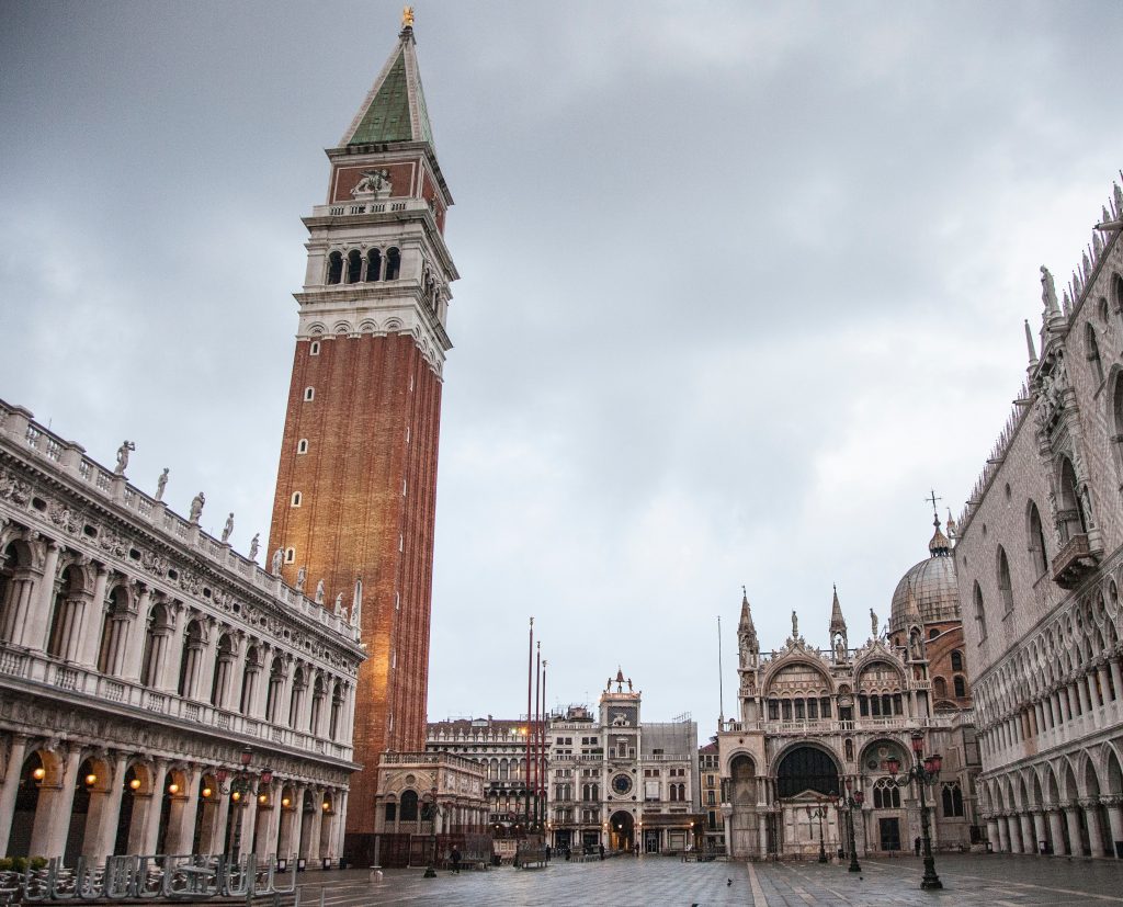 Venezia, cosa vedere nella città galleggiante tra merletti e vetro soffiato, venezia, venezia piazza san marco